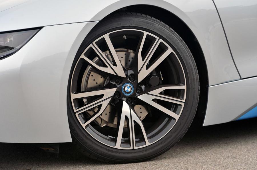  BMW i8 2014 года  (фото 130 из 180)